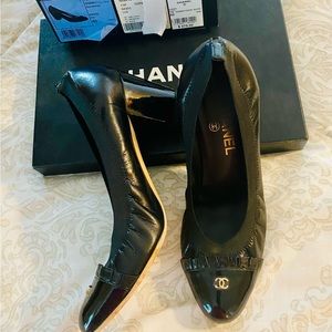 Classic Chanel pump. Black leather/patent leather toe. Look new. Size 10/40.